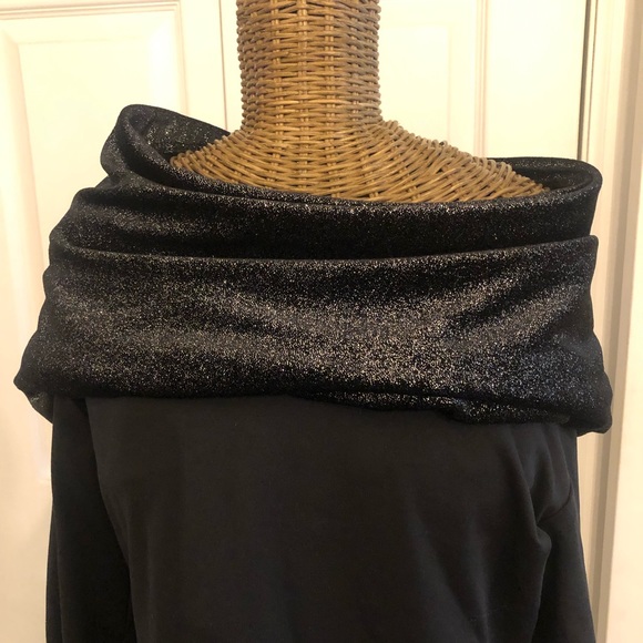 🇨🇦Black Top with Large Metallic adjustable cowl neck , size M/L - Picture 2 of 10